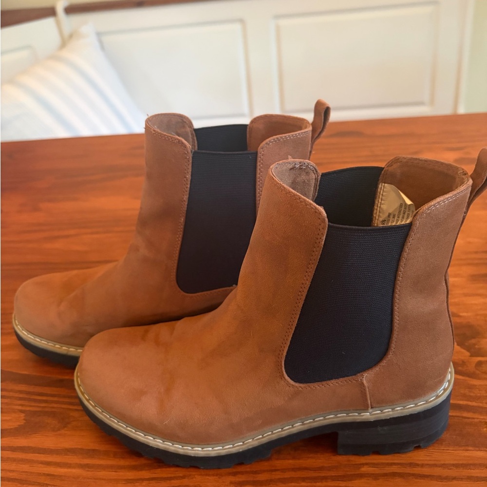 Universal Thread Celina Chelsea Boots Cognac Size 9.5